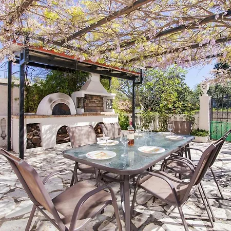Giorgos House بيت للعطل